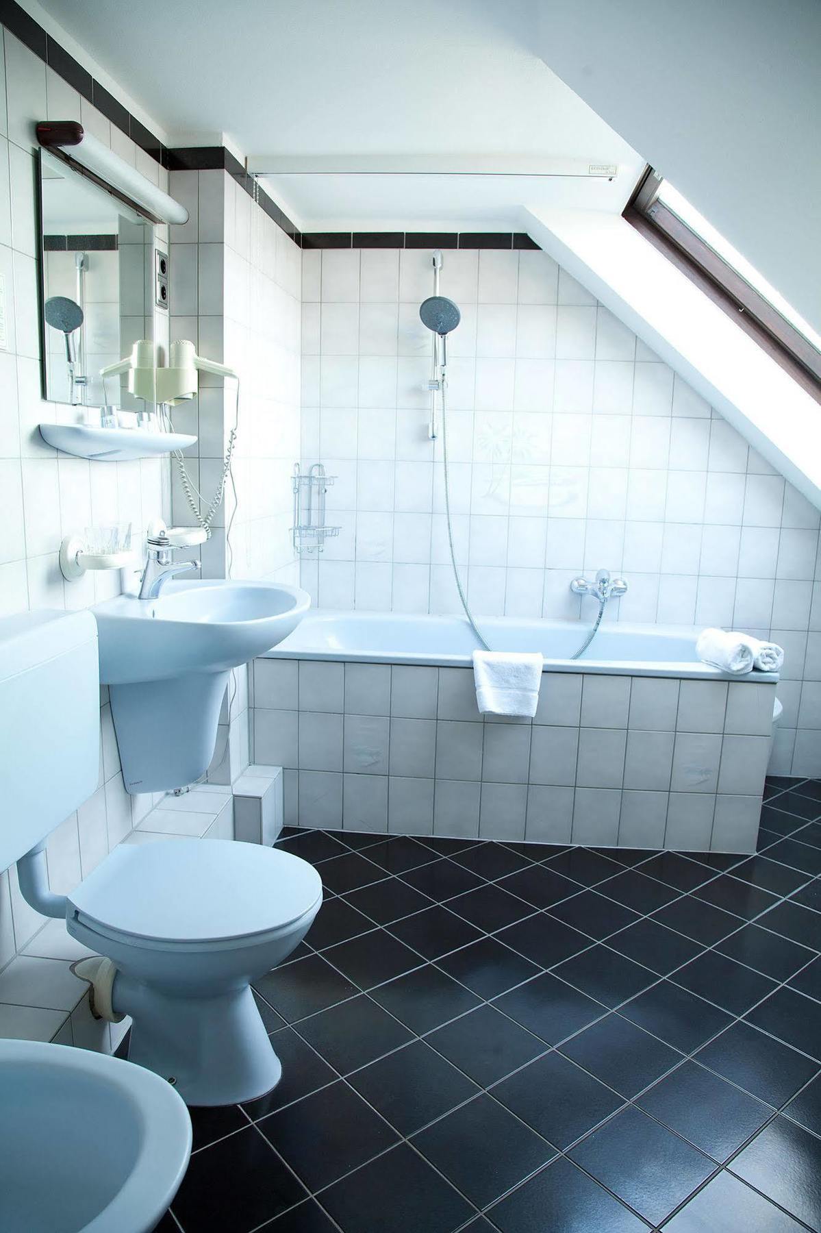 Hotel Engelbert Düsseldorf Esterno foto